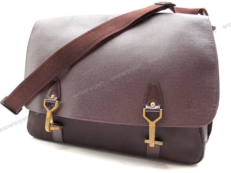 Louis Vuitton Burgundy Taiga Leather Dersou Messenger Bag