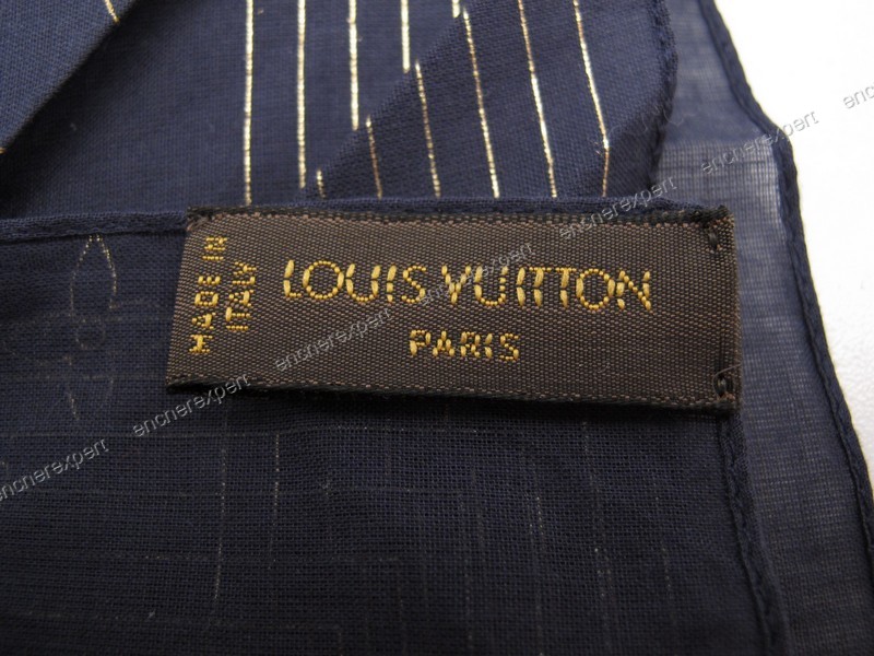 52 LOUIS VUITTON : écharpe en cravate Fond bleu et logos…